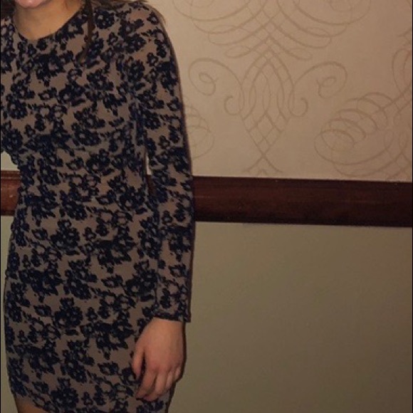 Short tan dress with navy blue velvet pattern - Picture 2 of 2